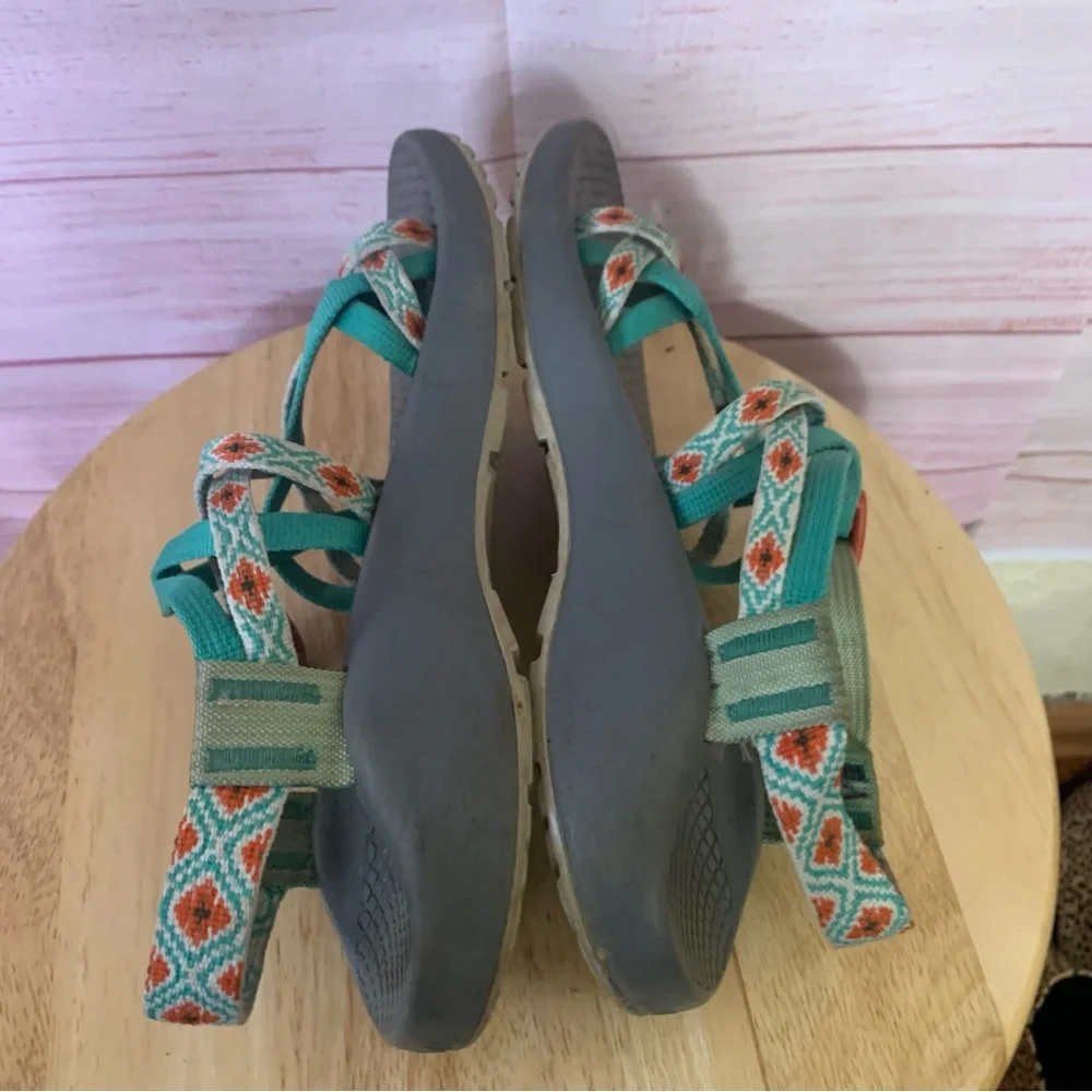 Chaco Strappy Sandals‎ Size 6